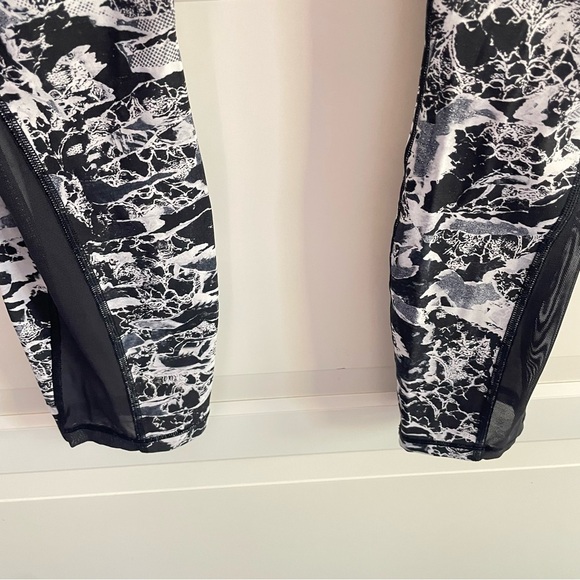 Lululemon Black Interlaced Starlight Train Times Leggings Size 10 26611 - Picture 5 of 15